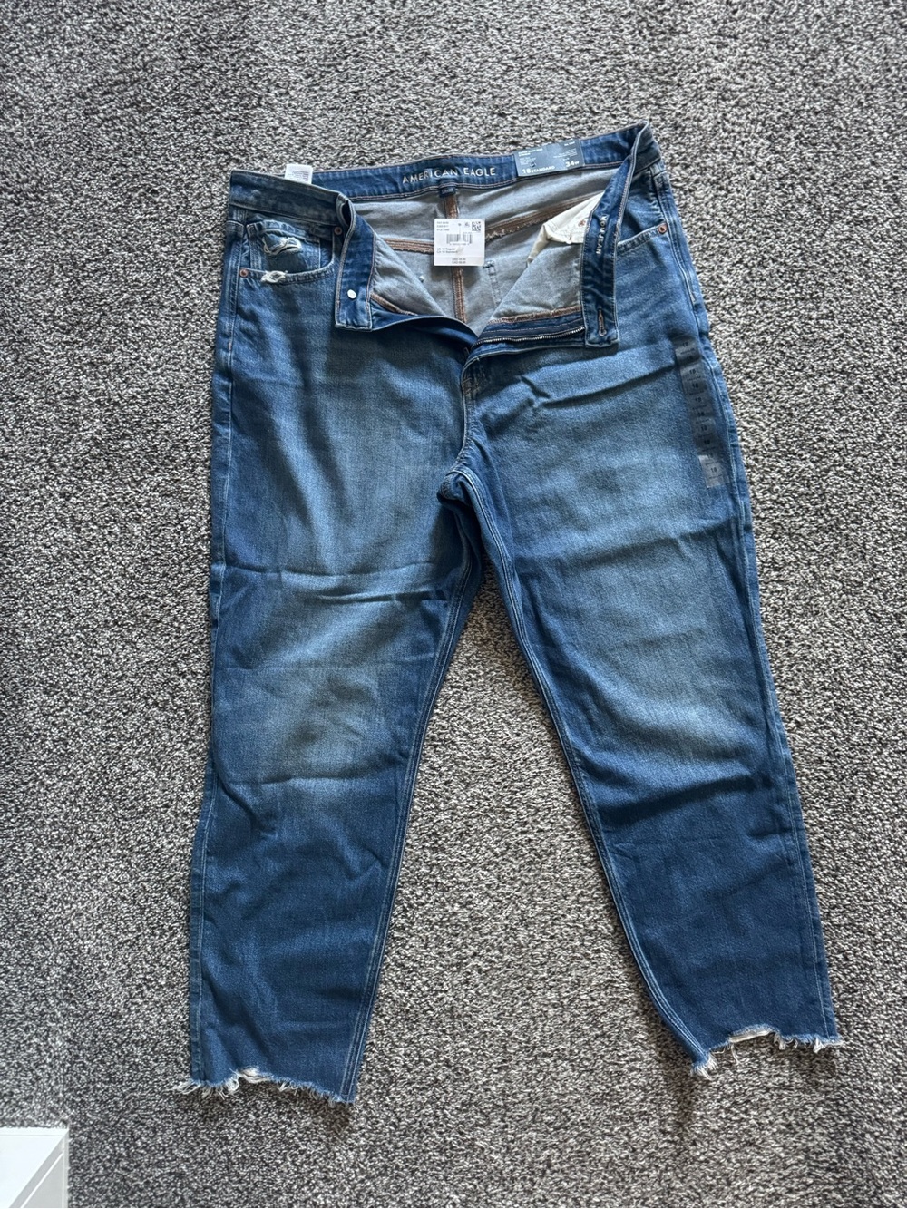 American Eagle Women’s Mom Jean Brand New w/ Tags